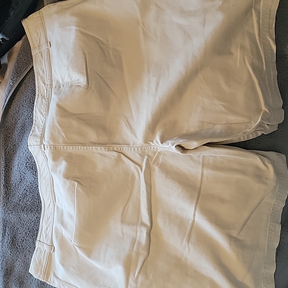 Tan Bermuda Shorts with Relaxed Style - Picture 7 of 8